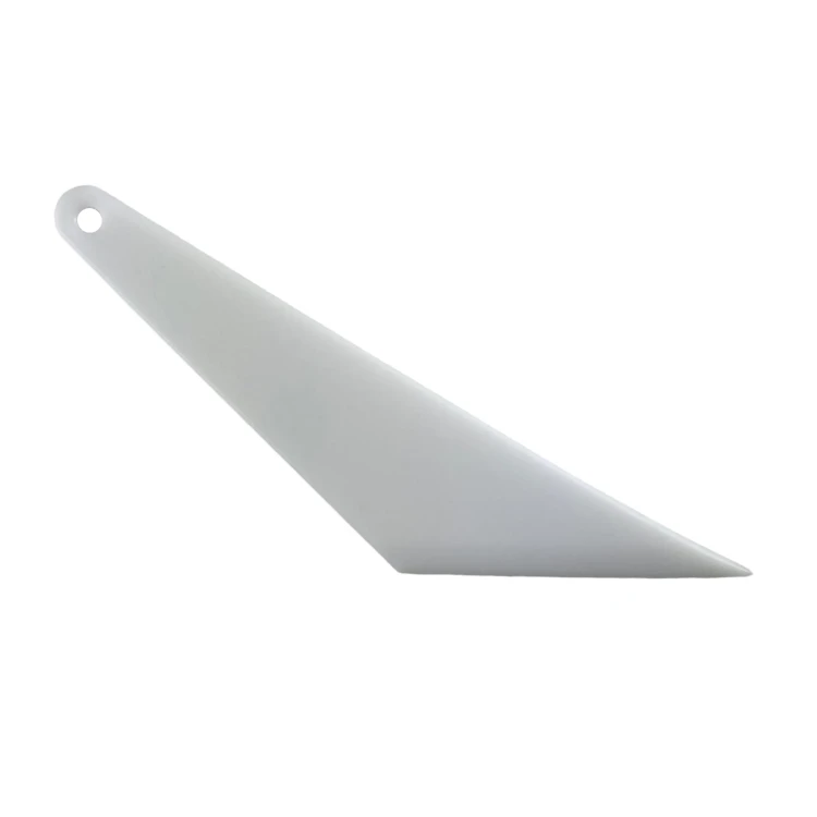 rakla_biala_plastikowa_dluga_spiczasta.webp